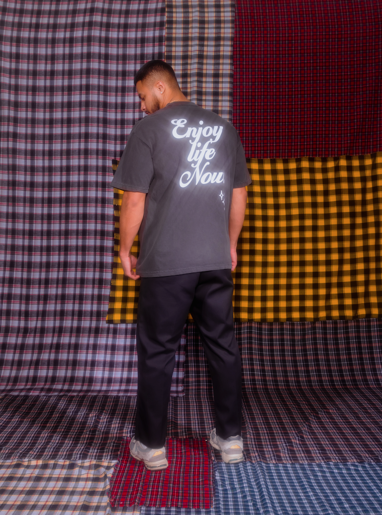 <transcy>T-shirt évolutif en noir vintage</transcy>
