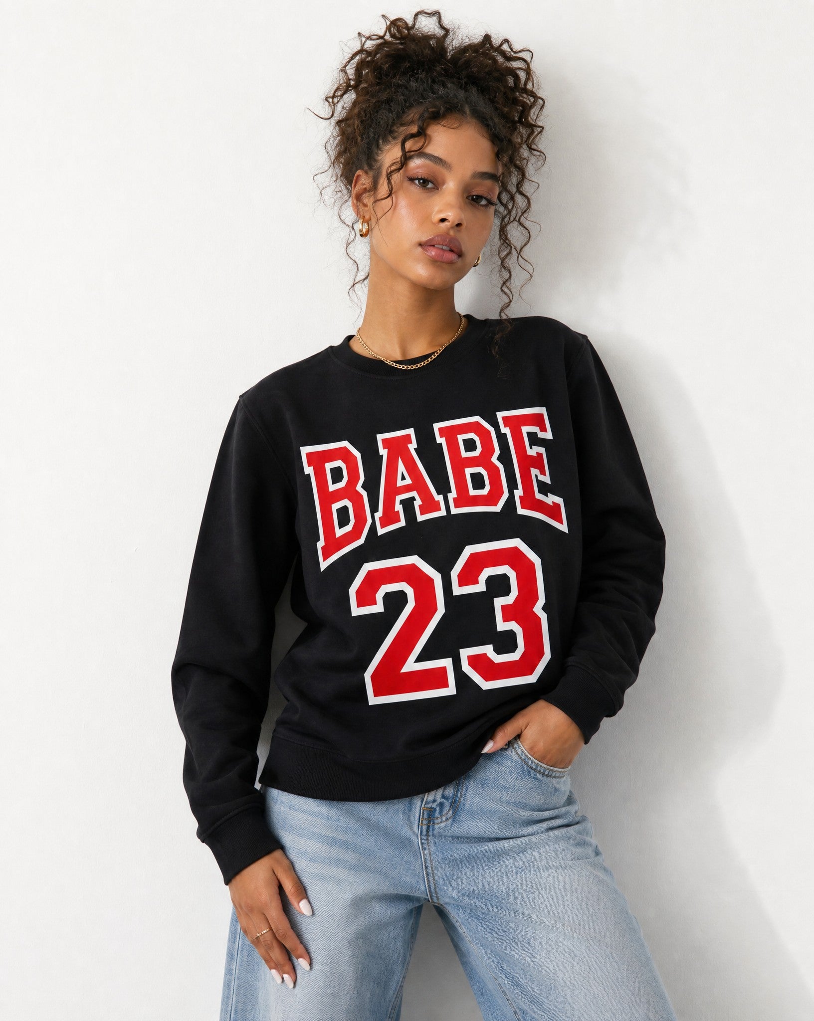 Babe 23 Crewneck in Black - Editorial Image