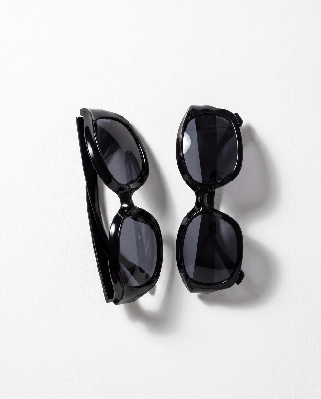 Circa Sunglasses in Black