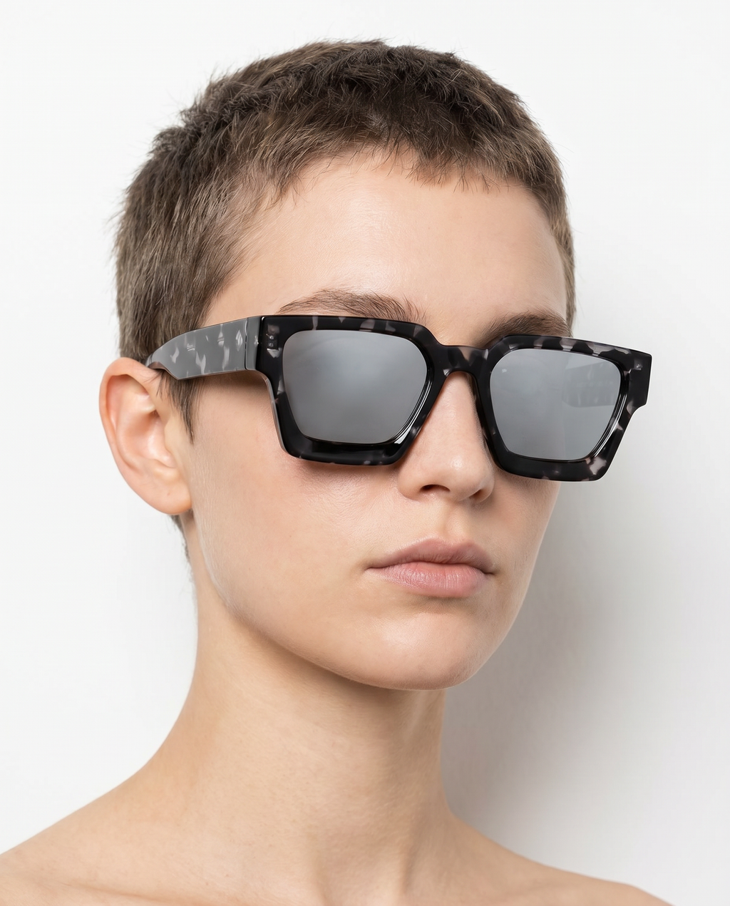 Optimistics Sunglasses in Black Mirror Tortoise