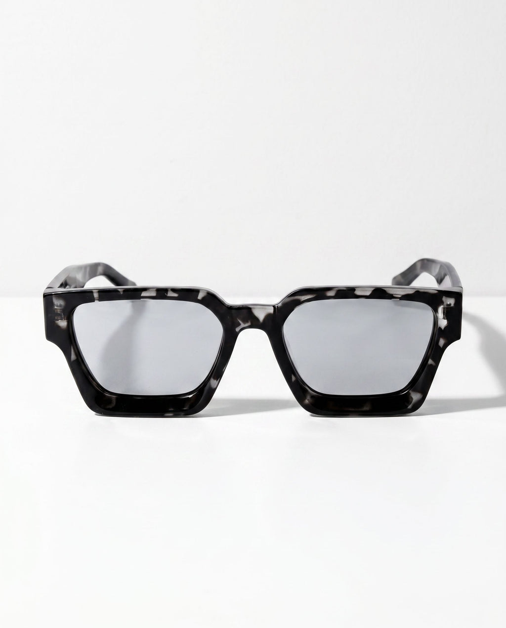 Optimistics Sunglasses in Black Mirror Tortoise