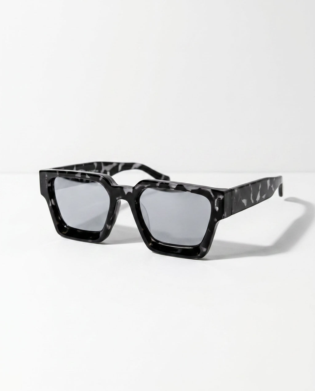 Optimistics Sunglasses in Black Mirror Tortoise