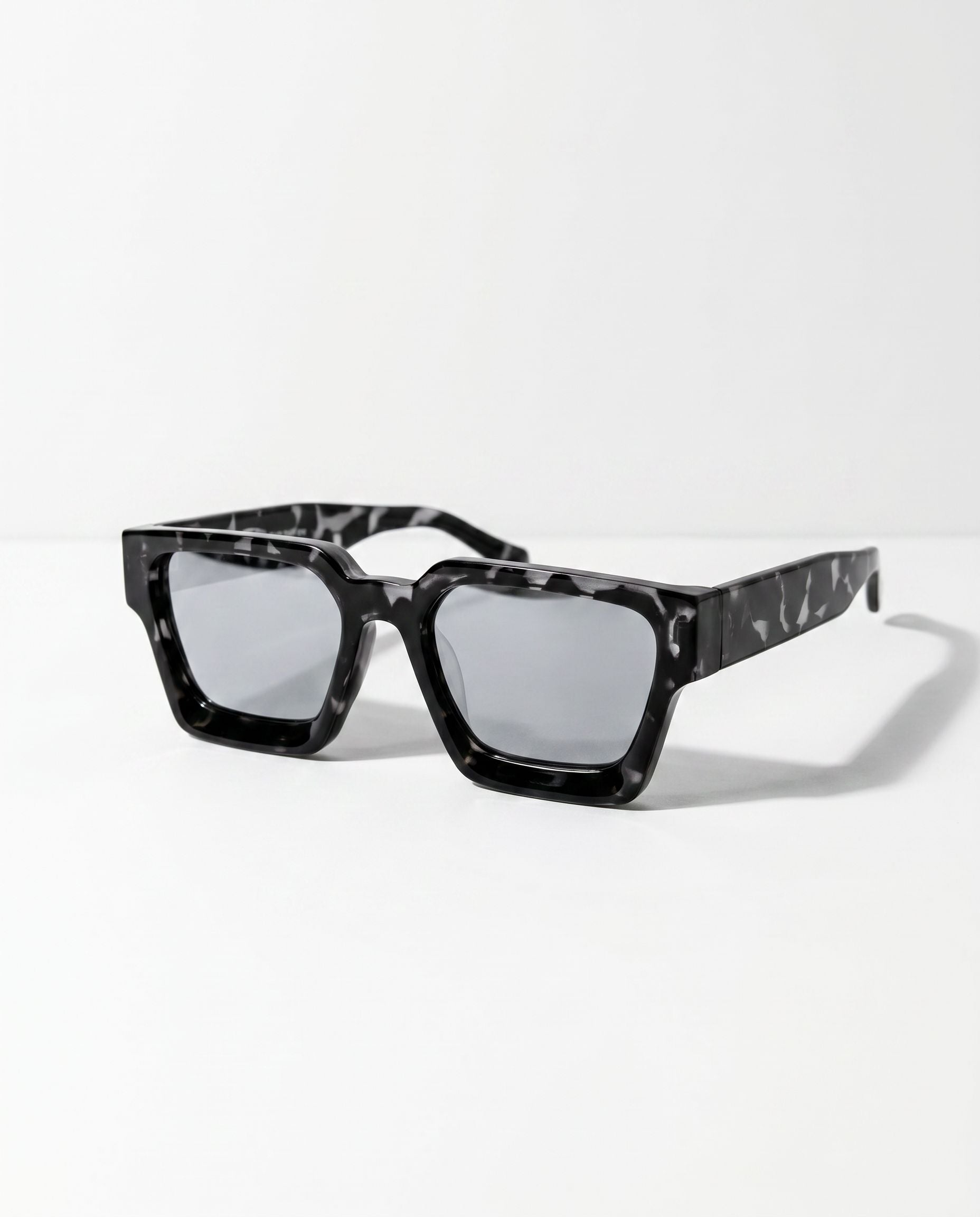 Optimistics Sunglasses in Black Mirror Tortoise
