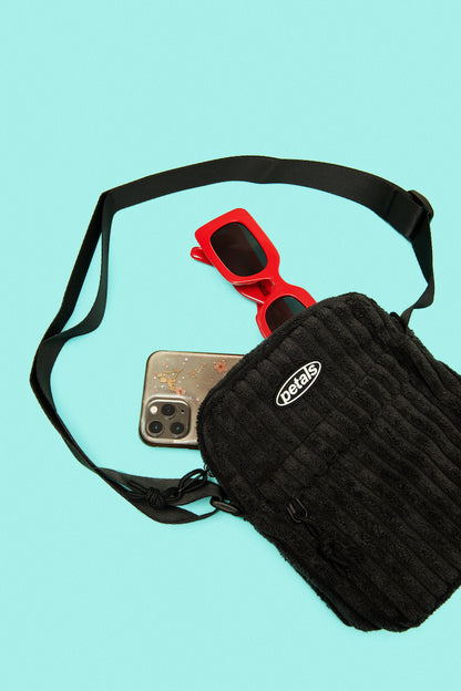 <transcy>Sac porté épaule en velours côtelé noir</transcy>